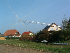 Antennenbau bei Hans, DL1FI (Quad am Mast montiert)